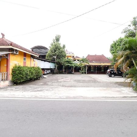 The Joglo Family Hotel Magelang Bagian luar foto