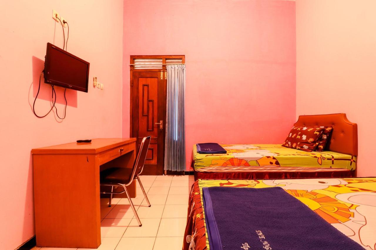 The Joglo Family Hotel Magelang Bagian luar foto