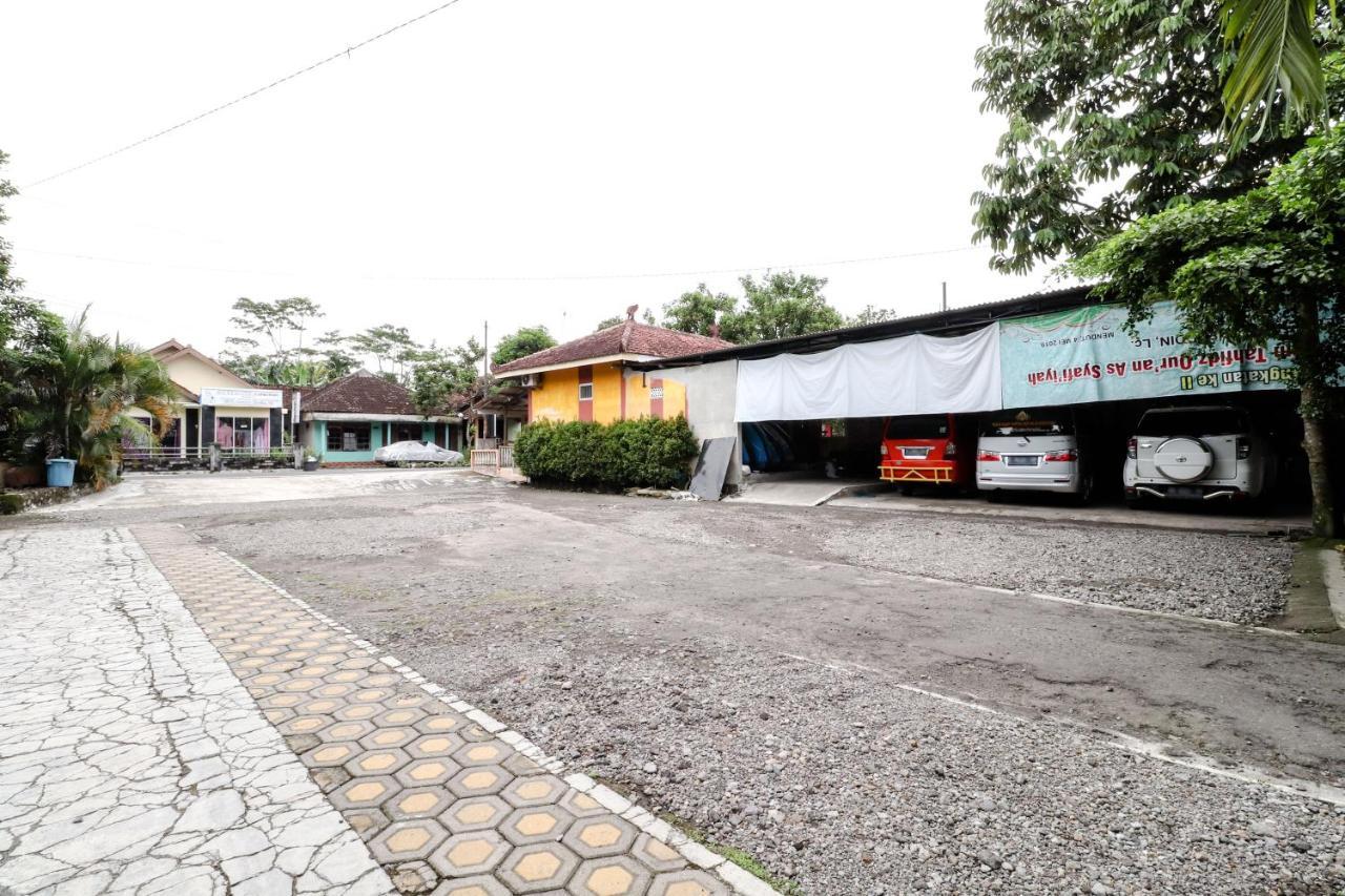 The Joglo Family Hotel Magelang Bagian luar foto