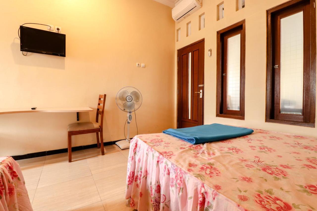 The Joglo Family Hotel Magelang Bagian luar foto
