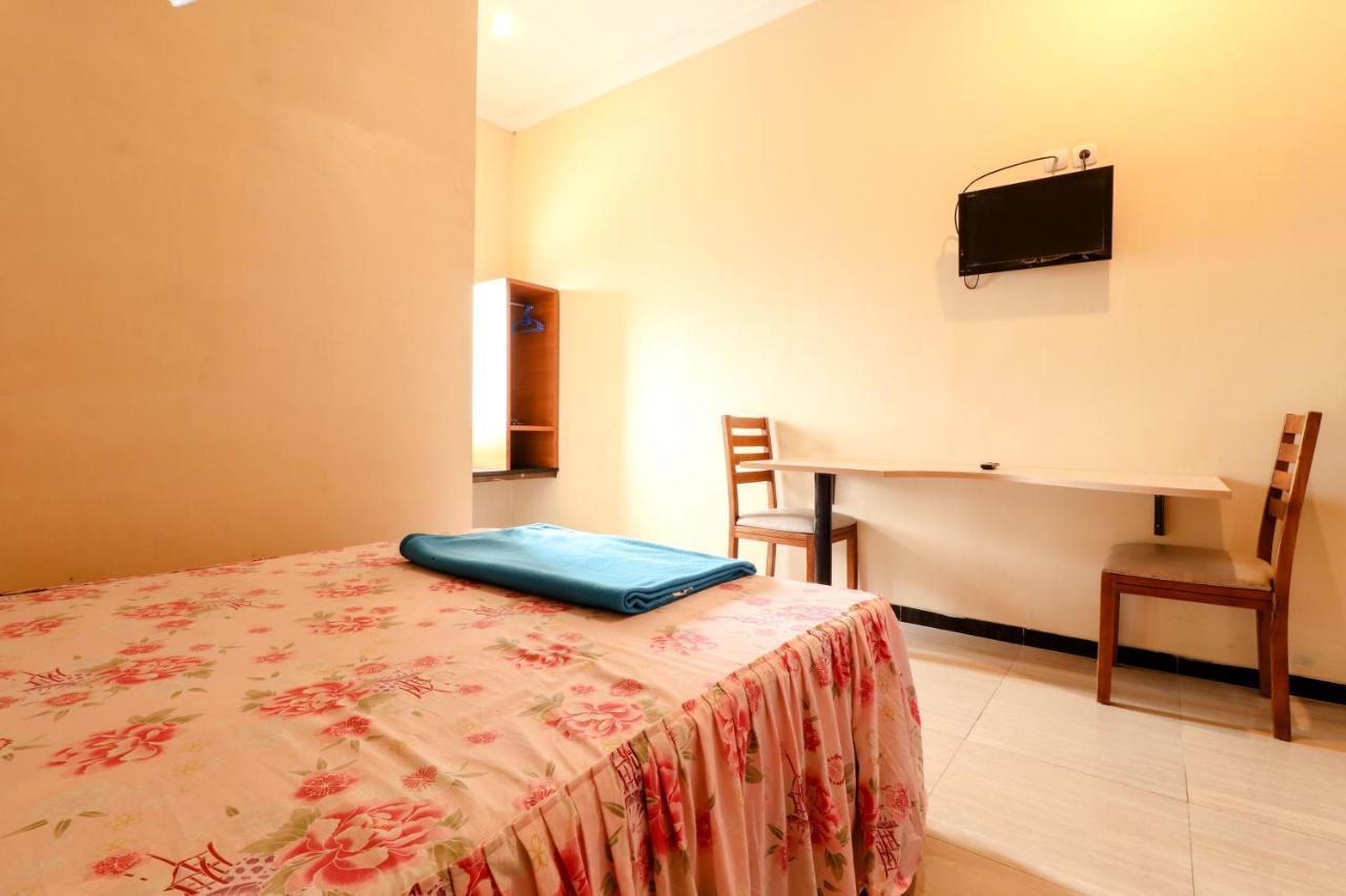 The Joglo Family Hotel Magelang Bagian luar foto