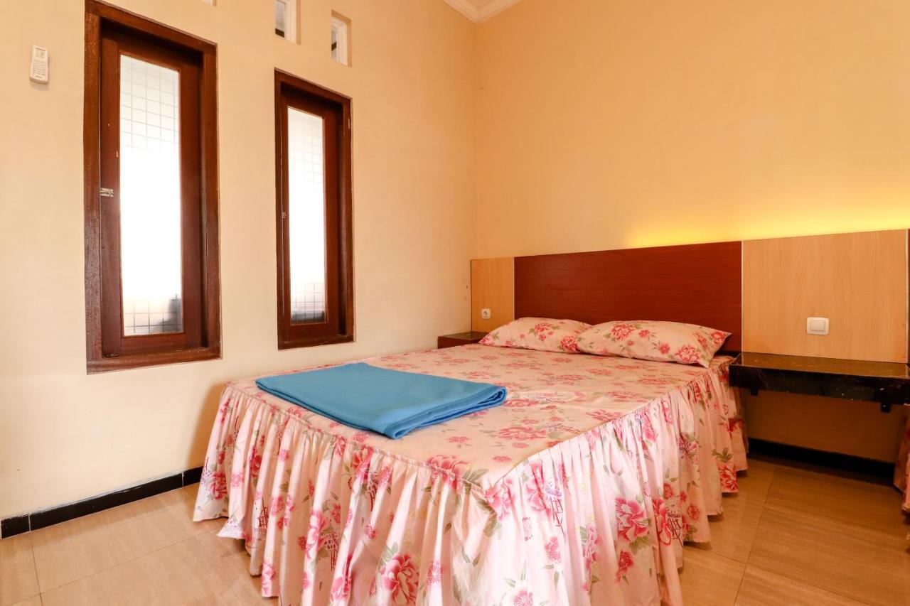 The Joglo Family Hotel Magelang Bagian luar foto