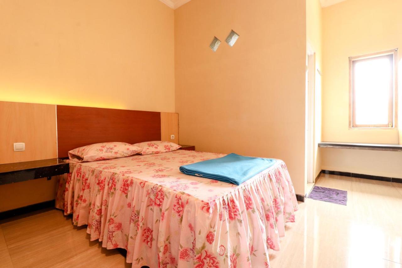 The Joglo Family Hotel Magelang Bagian luar foto